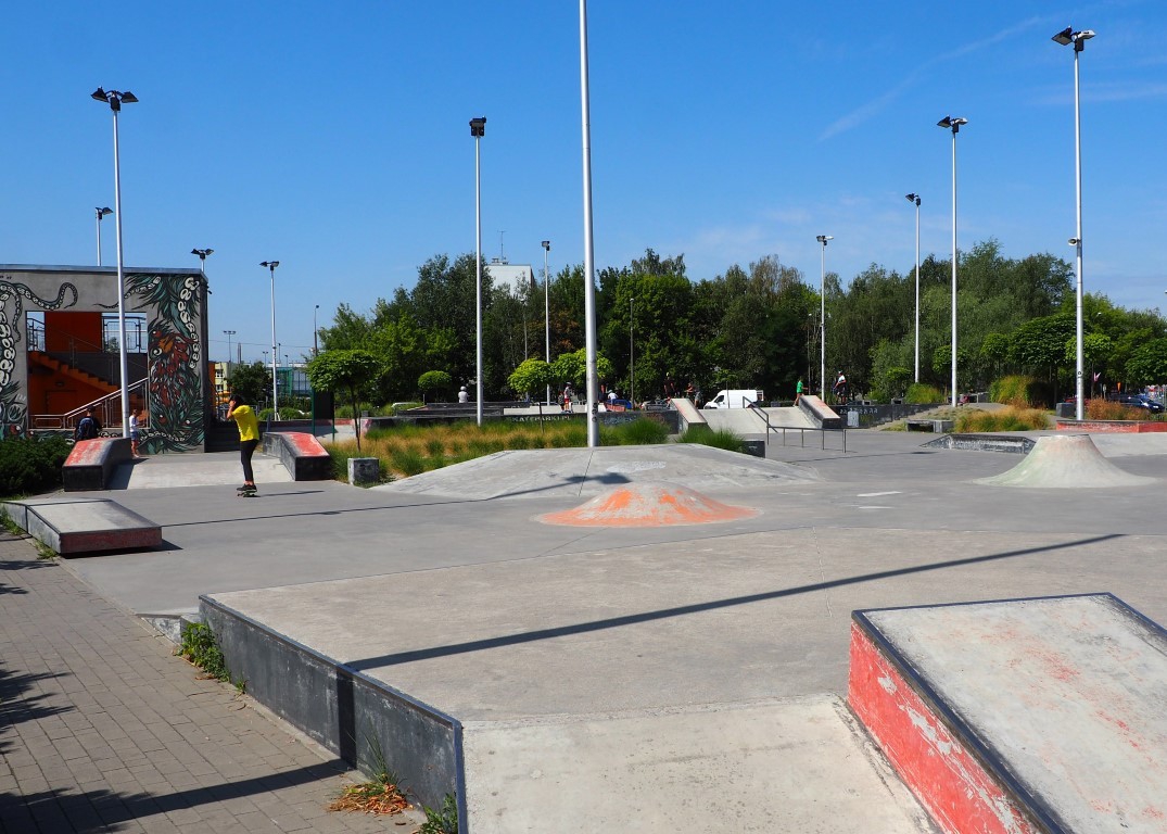miejsce do nauki jazdy na rolkach PIASECZNO - skatepark