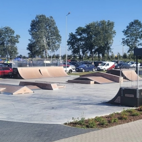 miejsce do nauki jazdy na rolkach KAPUTY - skatepark i pumptrack